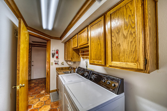 Laundry Room 1/4 Bathroom